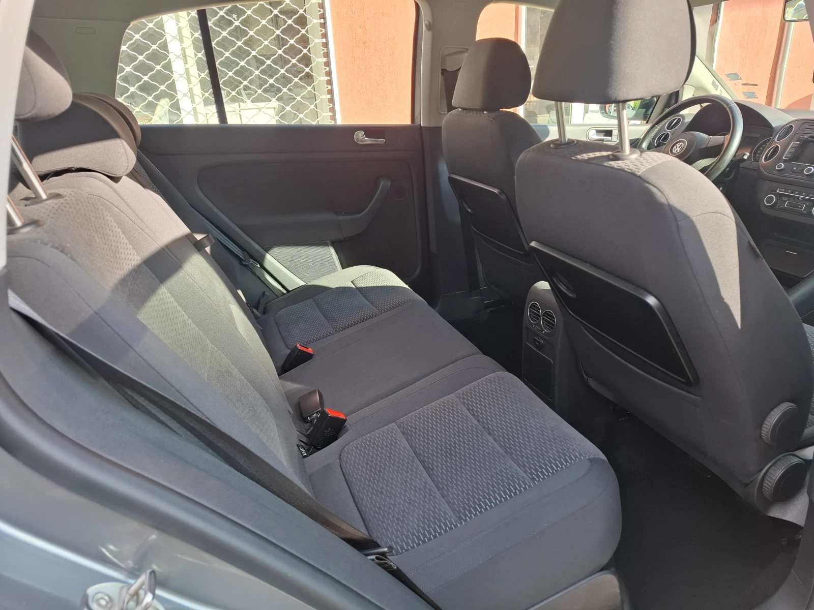 VW Golf Plus 1.6 D, снимка 10 - Автомобили и джипове - 54400237