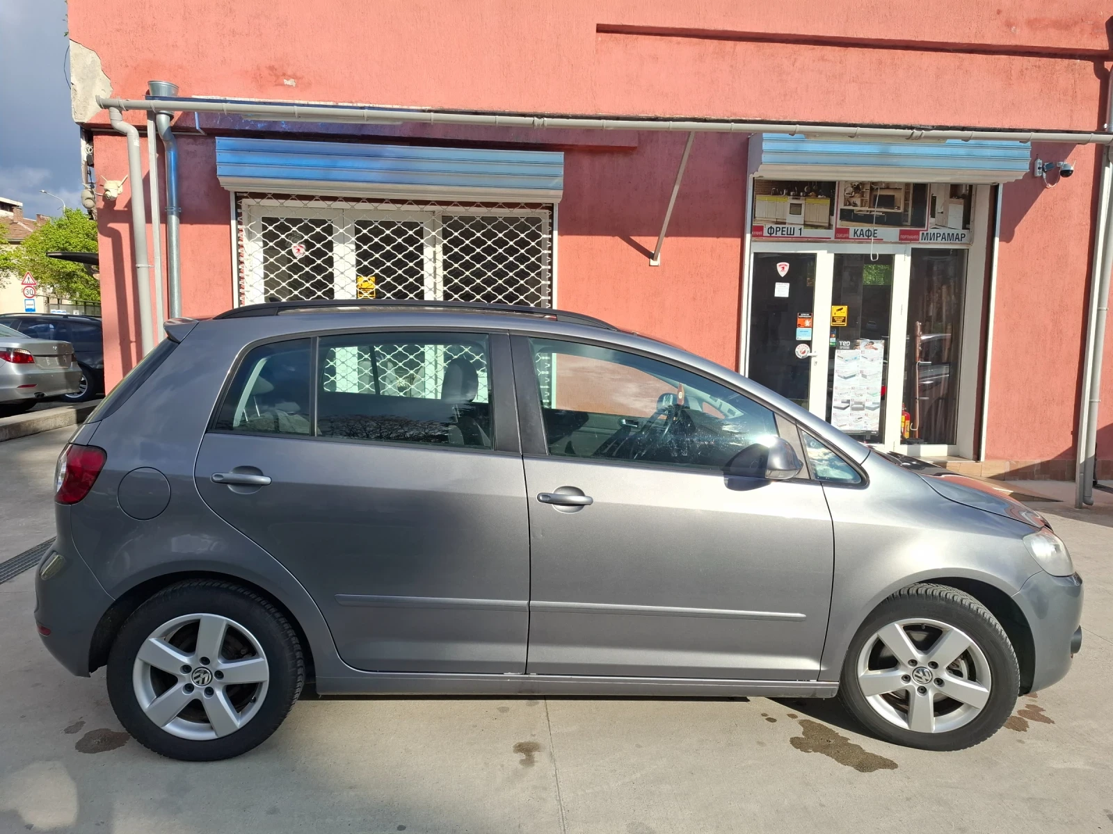 VW Golf Plus 1.6 D, снимка 4 - Автомобили и джипове - 54400237