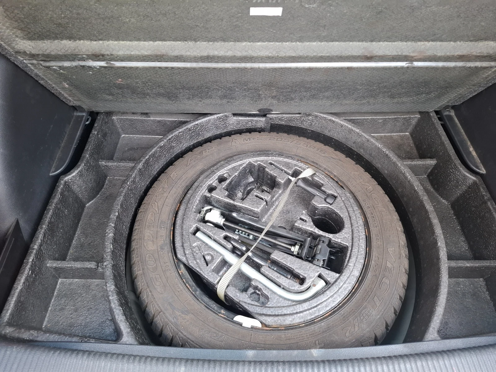 VW Golf Plus 1.6 D, снимка 16 - Автомобили и джипове - 54400237