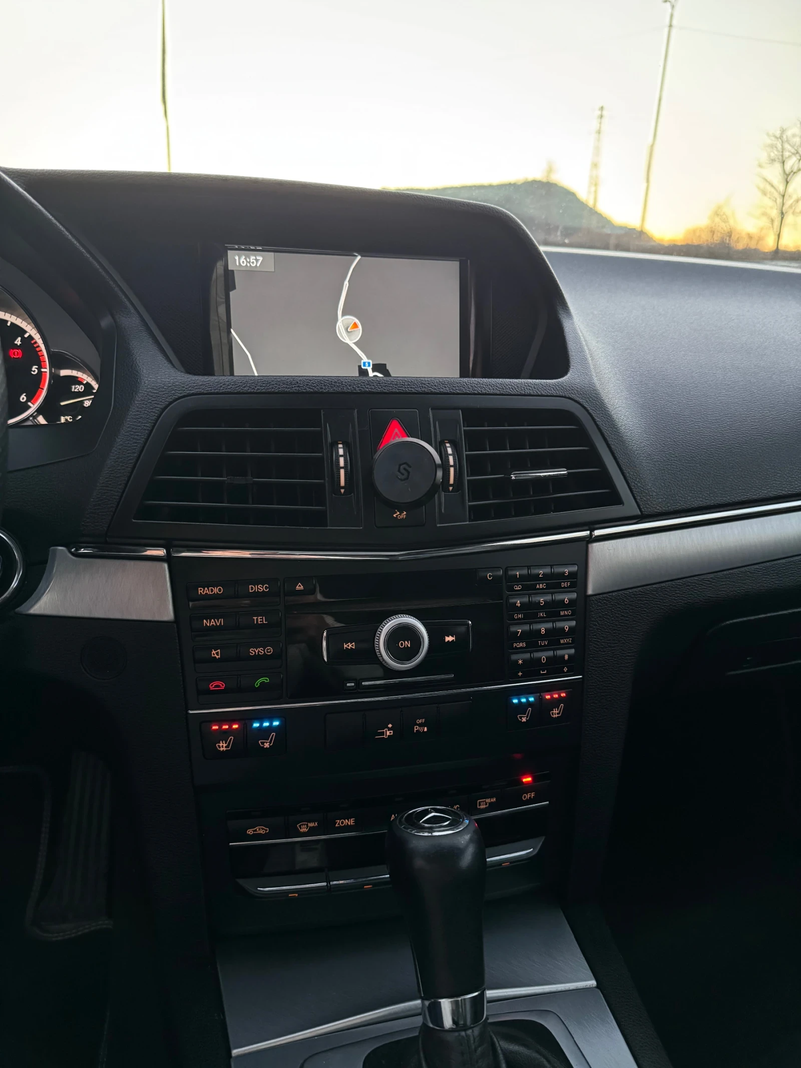 Mercedes-Benz E 350 /// PANO /// OBDUHVANE ///, снимка 12 - Автомобили и джипове - 55996749
