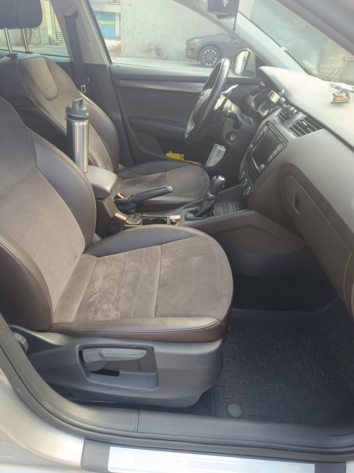 Skoda Octavia Scout, снимка 12 - Автомобили и джипове - 56184679