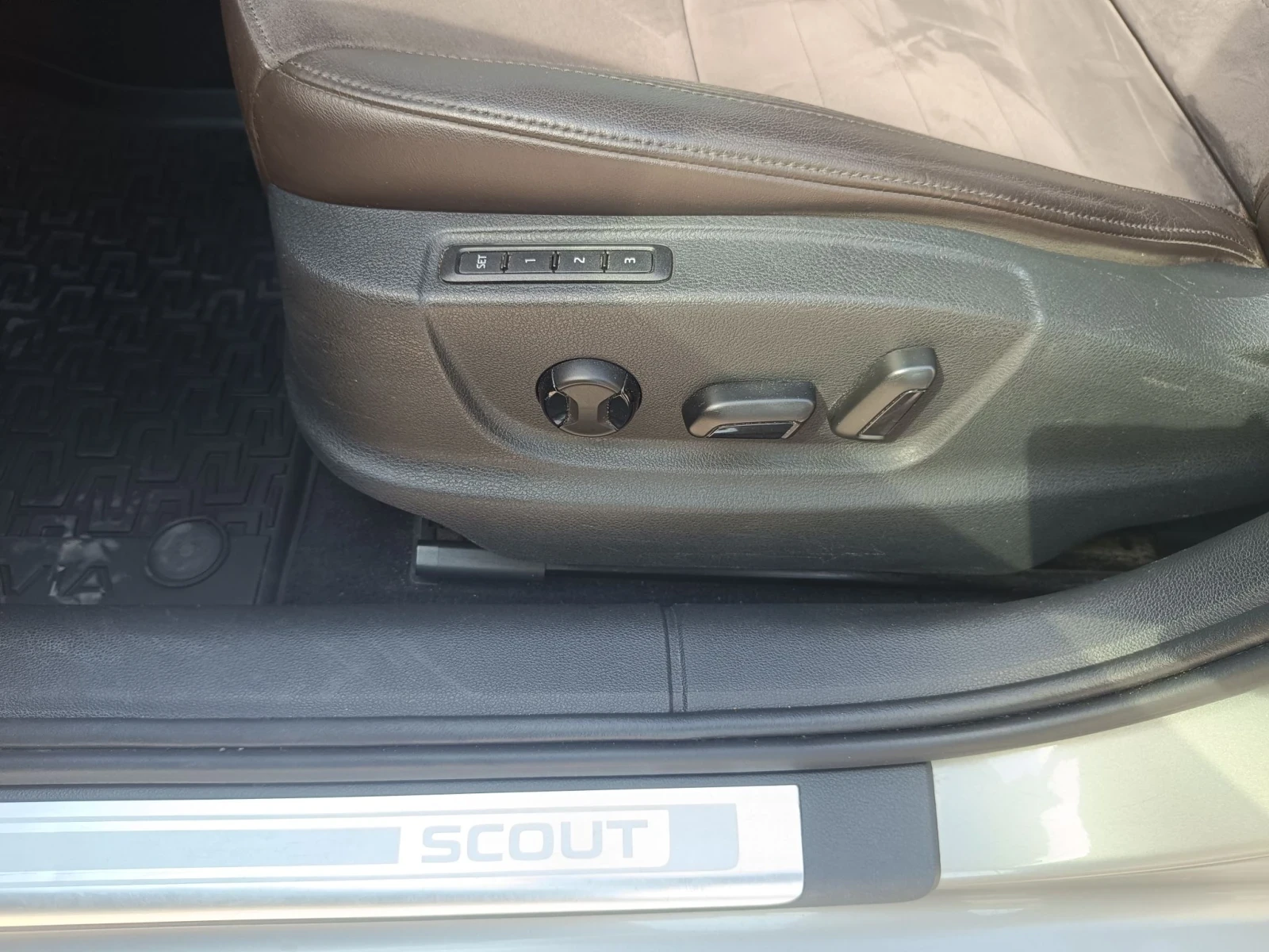 Skoda Octavia Scout, снимка 10 - Автомобили и джипове - 56184679
