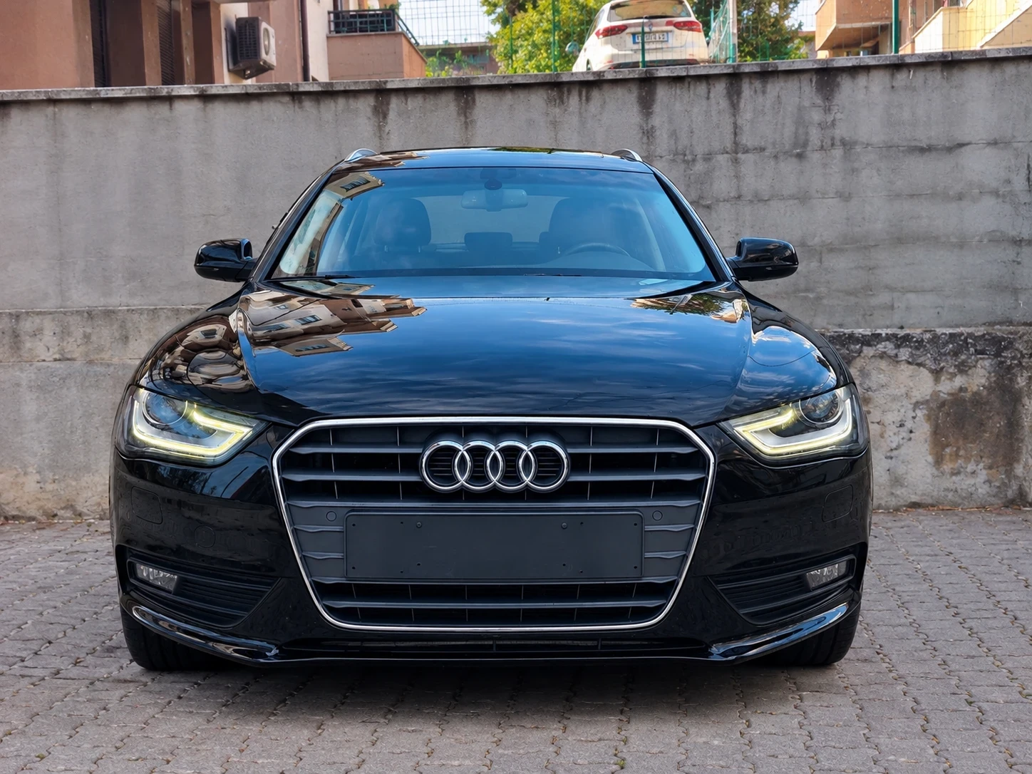 Audi A4 2.0 TDI Face Navi Подгрев, снимка 2 - Автомобили и джипове - 56433039