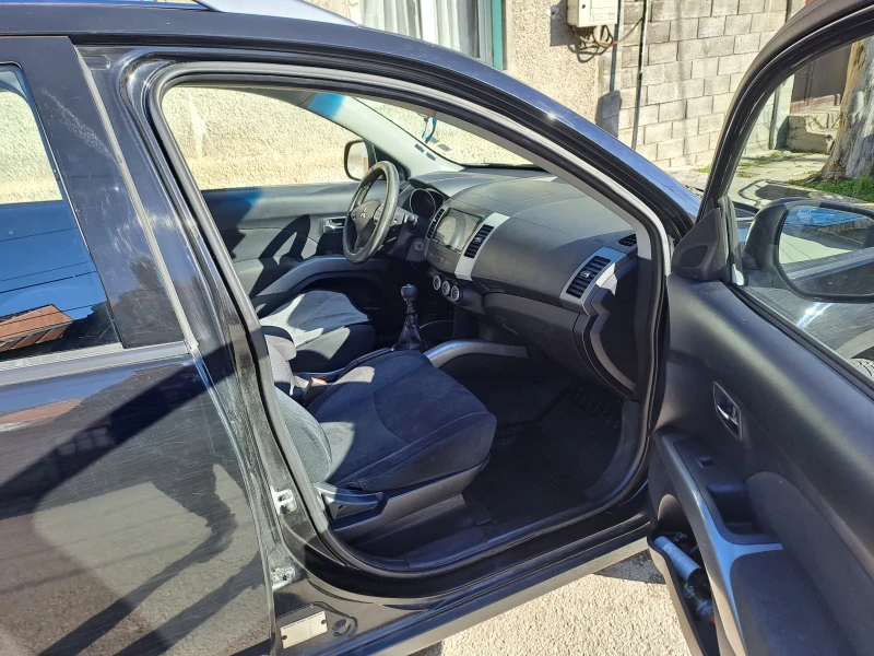 Mitsubishi Outlander, снимка 6 - Автомобили и джипове - 52390747