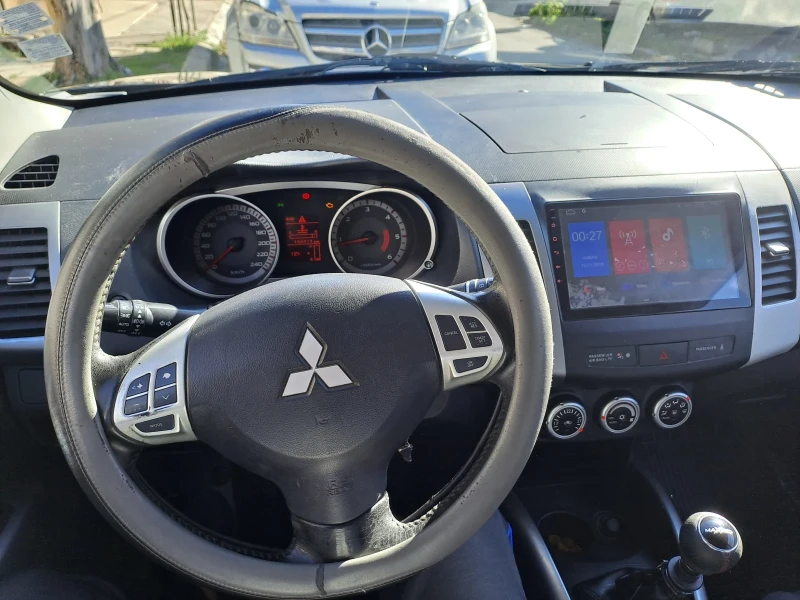 Mitsubishi Outlander, снимка 9 - Автомобили и джипове - 52390747