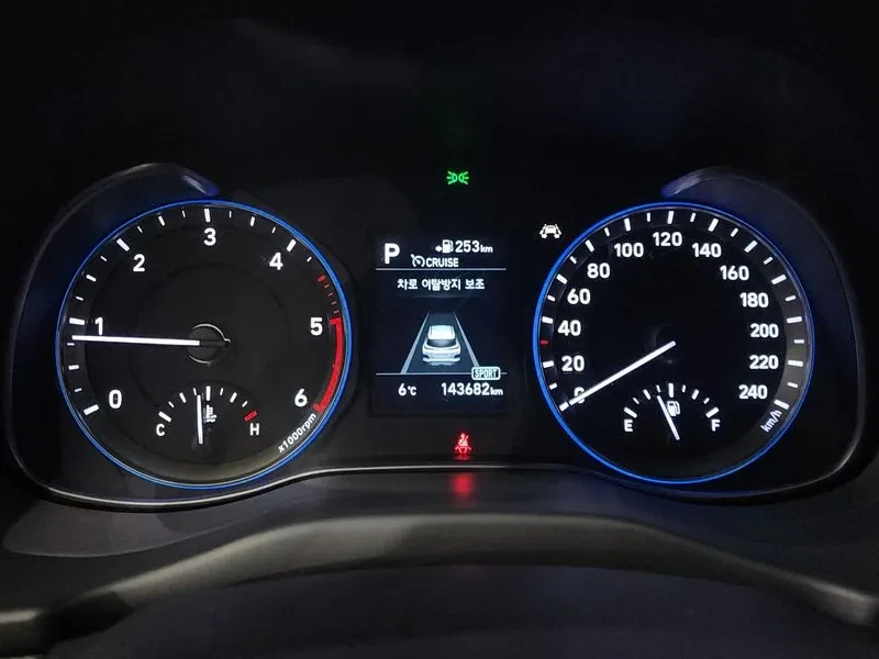 Hyundai Kona 1.6Т, снимка 8 - Автомобили и джипове - 54253020