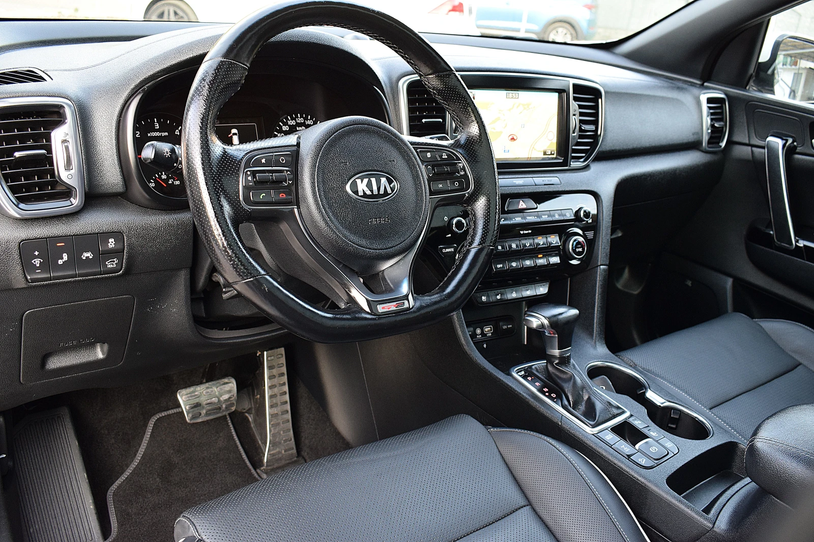 Kia Sportage 2.0ШВЕЙЦАРИЯ-GT-Line/КОЖА/НАВИ/LANE ASSIST/LUX - изображение 8