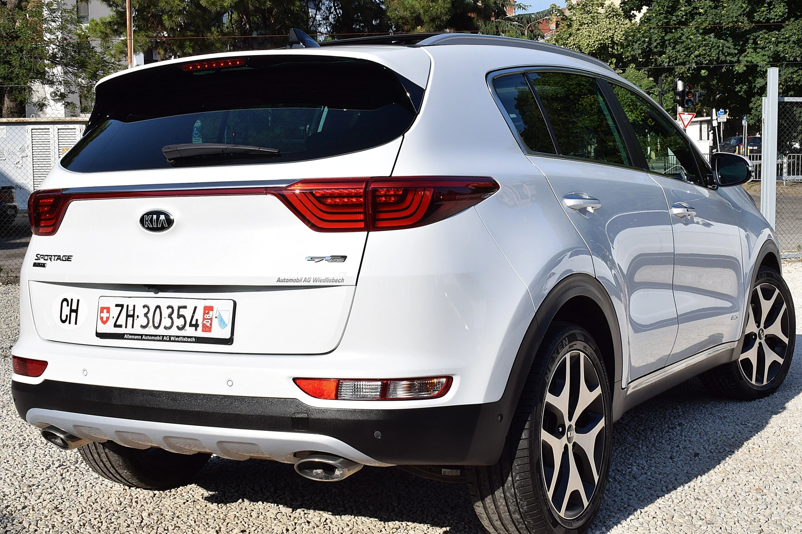 Kia Sportage 2.0ШВЕЙЦАРИЯ-GT-Line/КОЖА/НАВИ/LANE ASSIST/LUX - изображение 4