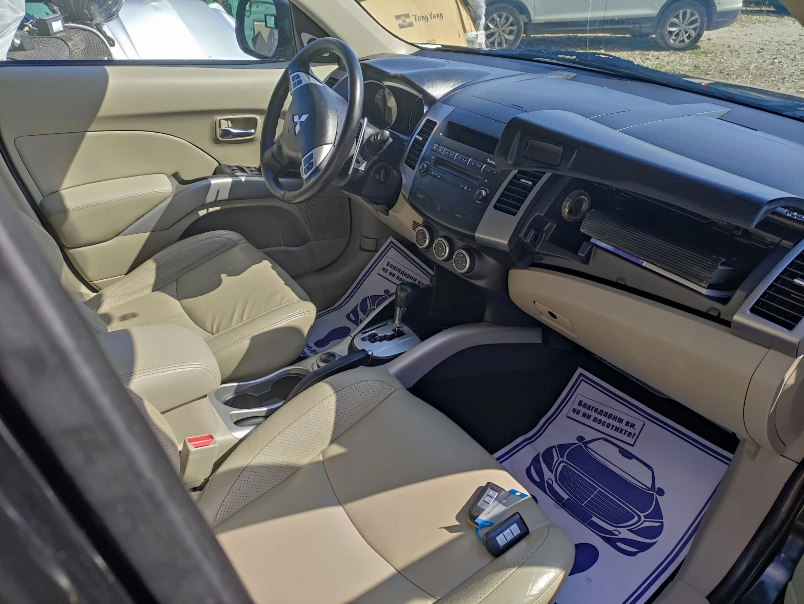 Mitsubishi Outlander 2, 4i Automat Xenon Keyless, снимка 11 - Автомобили и джипове - 53839550