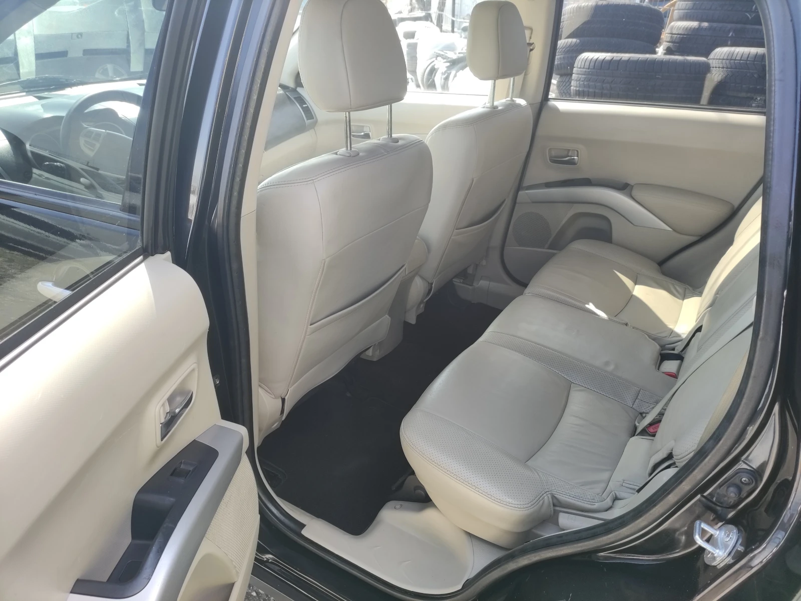 Mitsubishi Outlander 2, 4i Automat Xenon Keyless, снимка 10 - Автомобили и джипове - 53839550