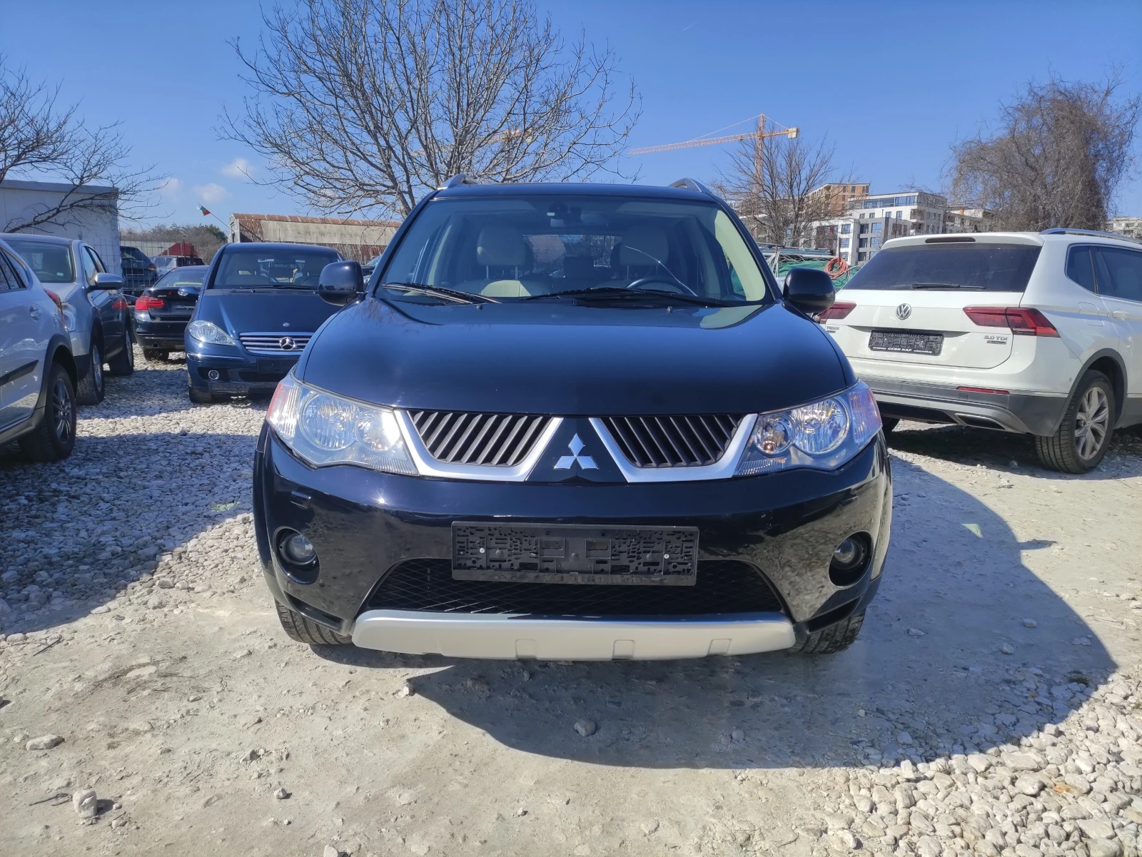 Mitsubishi Outlander 2, 4i Automat Xenon Keyless, снимка 2 - Автомобили и джипове - 53839550
