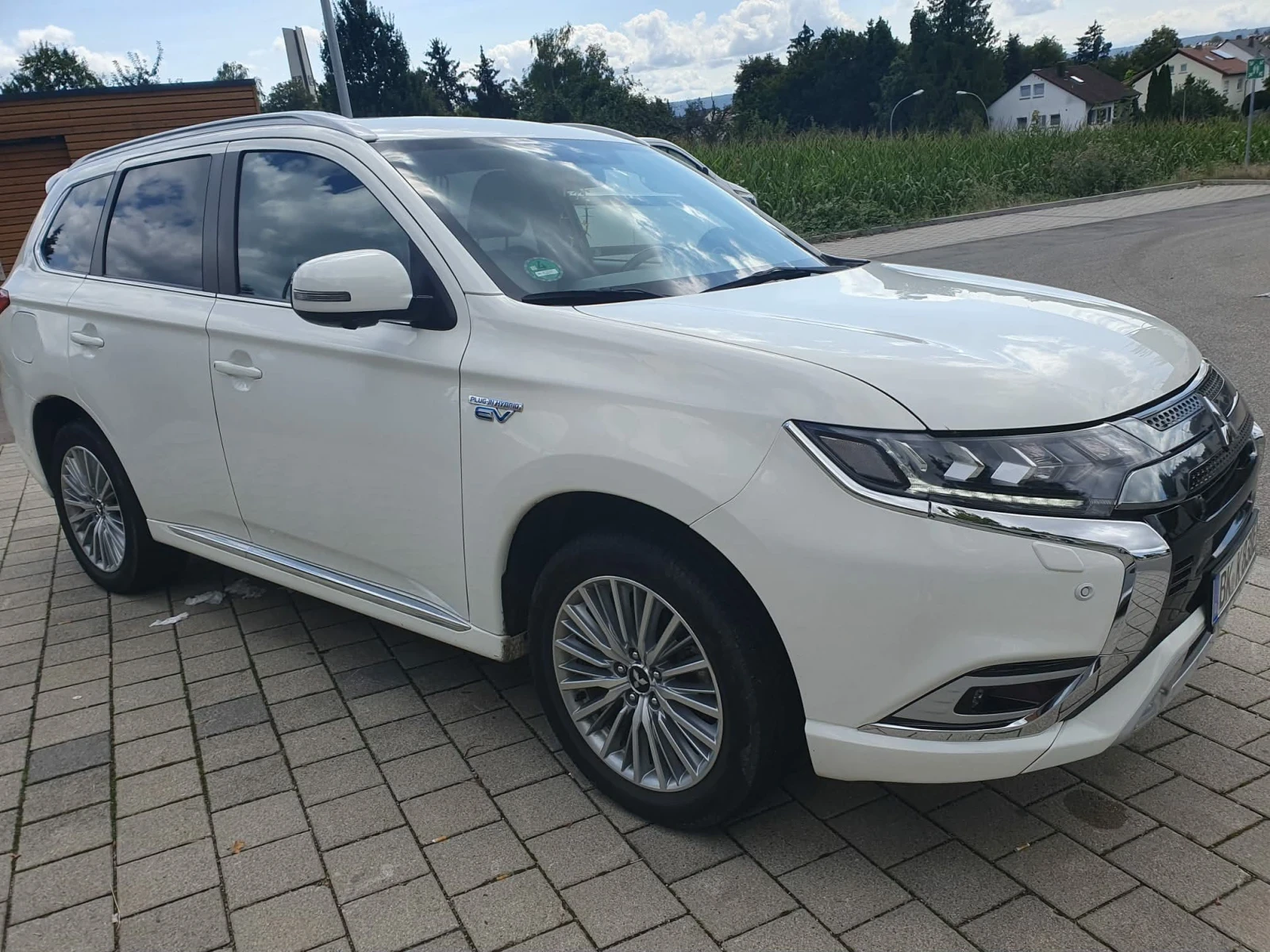 Mitsubishi Outlander 2.4 Plug-in Hibrid (PHEV), снимка 7 - Автомобили и джипове - 53851897