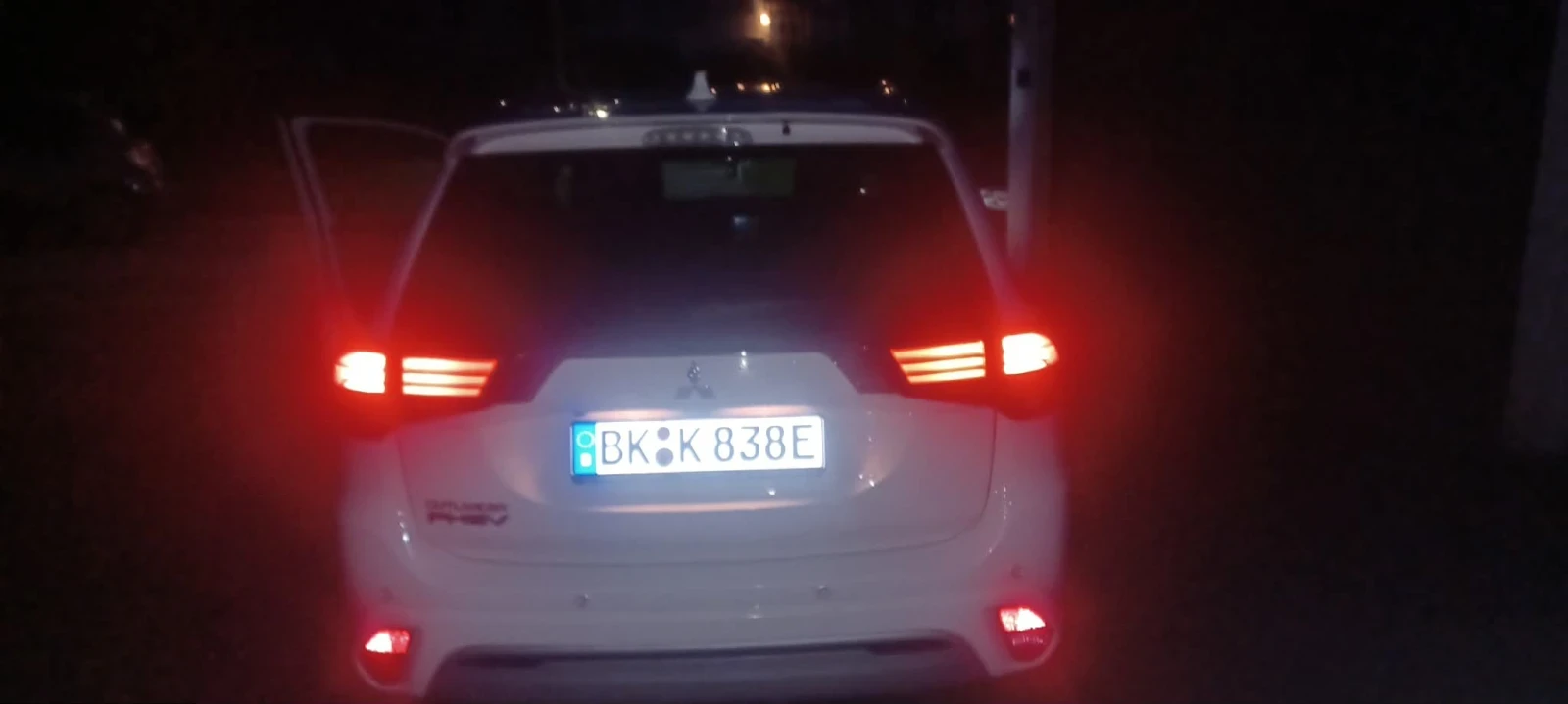 Mitsubishi Outlander 2.4 Plug-in Hibrid (PHEV), снимка 14 - Автомобили и джипове - 53851897