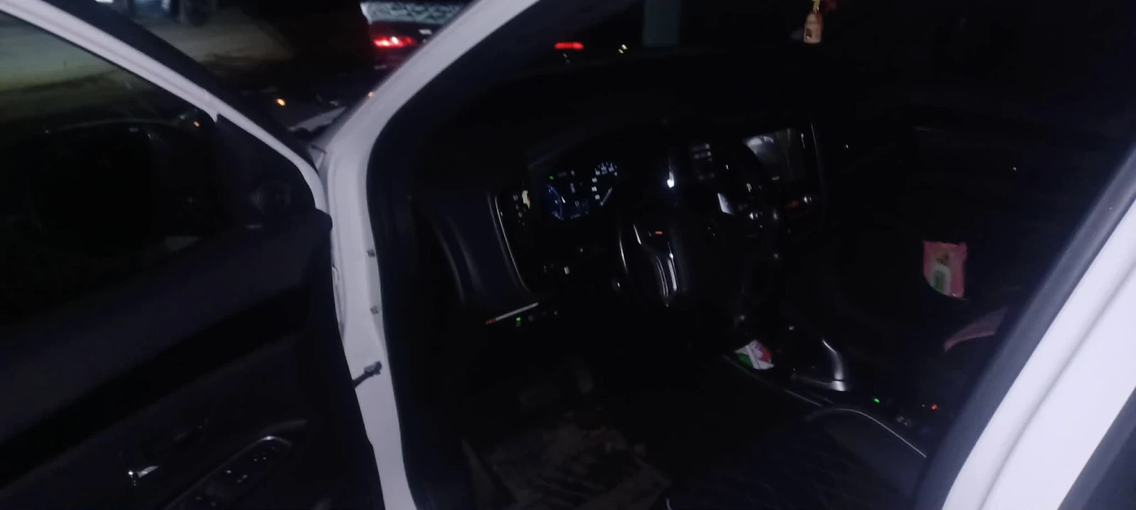 Mitsubishi Outlander 2.4 Plug-in Hibrid (PHEV), снимка 15 - Автомобили и джипове - 53851897