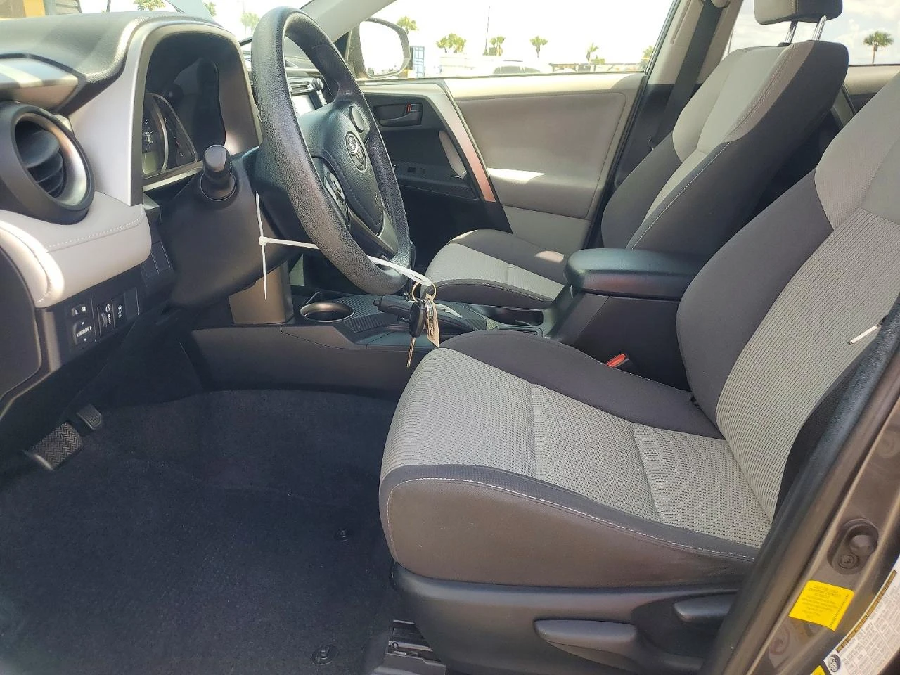 Toyota Rav4 XLE, снимка 7 - Автомобили и джипове - 54011893