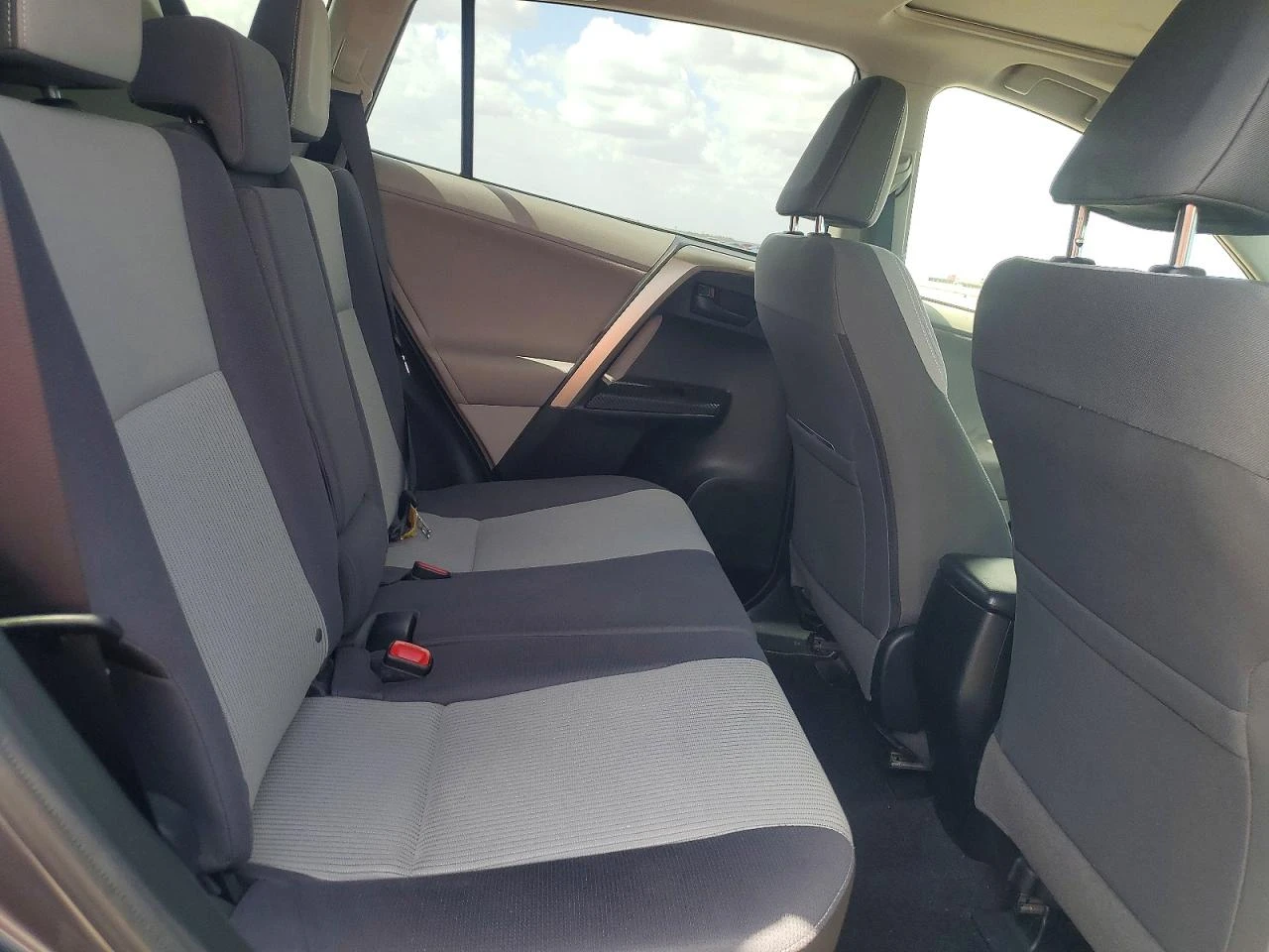 Toyota Rav4 XLE, снимка 9 - Автомобили и джипове - 54011893