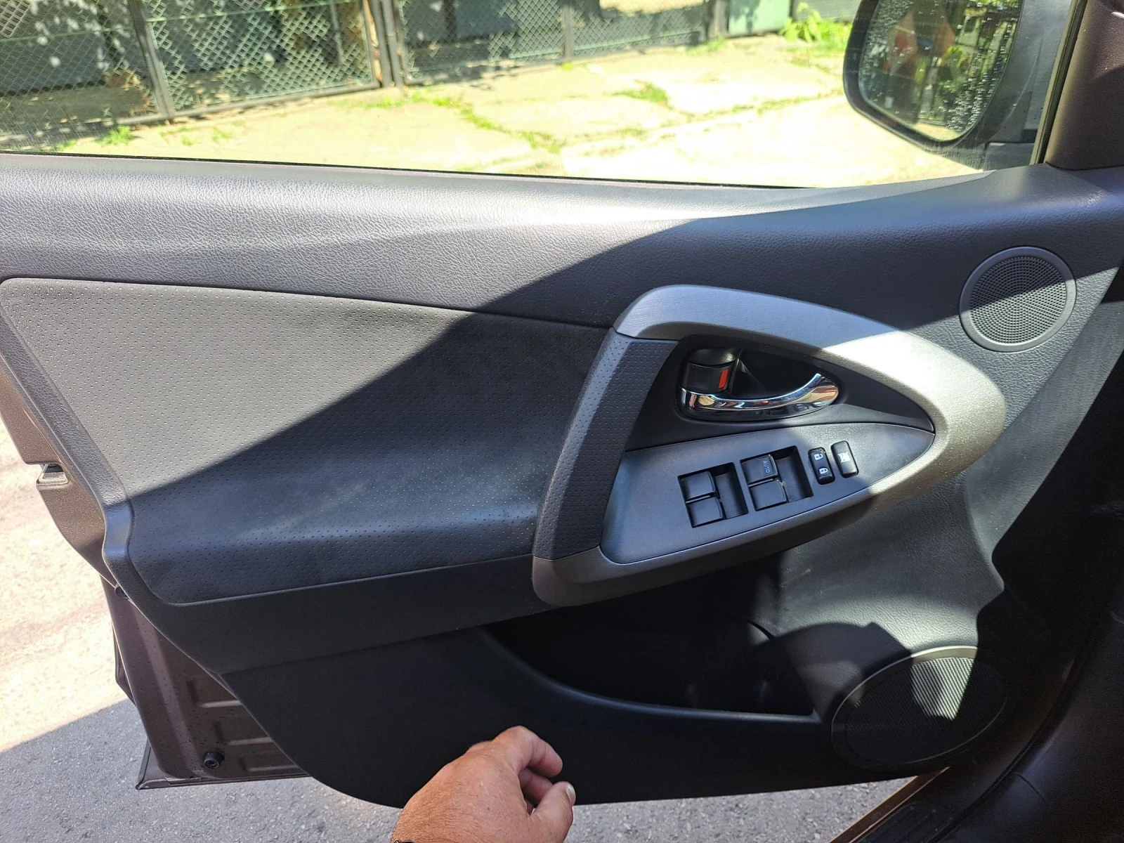 Toyota Rav4 2.0i КОЖА Xolandia, снимка 9 - Автомобили и джипове - 55172581
