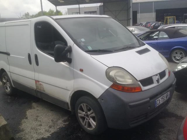 Renault Trafic 1.9 DCi, снимка 2 - Бусове и автобуси - 22356836