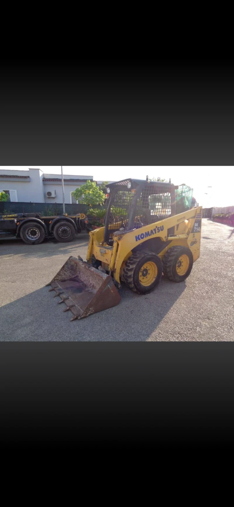 Мини челни товарачи Komatsu 714