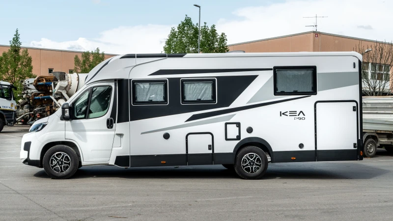 Кемпер Mobilvetta KEA P90 2026, снимка 2 - Каравани и кемпери - 52624527