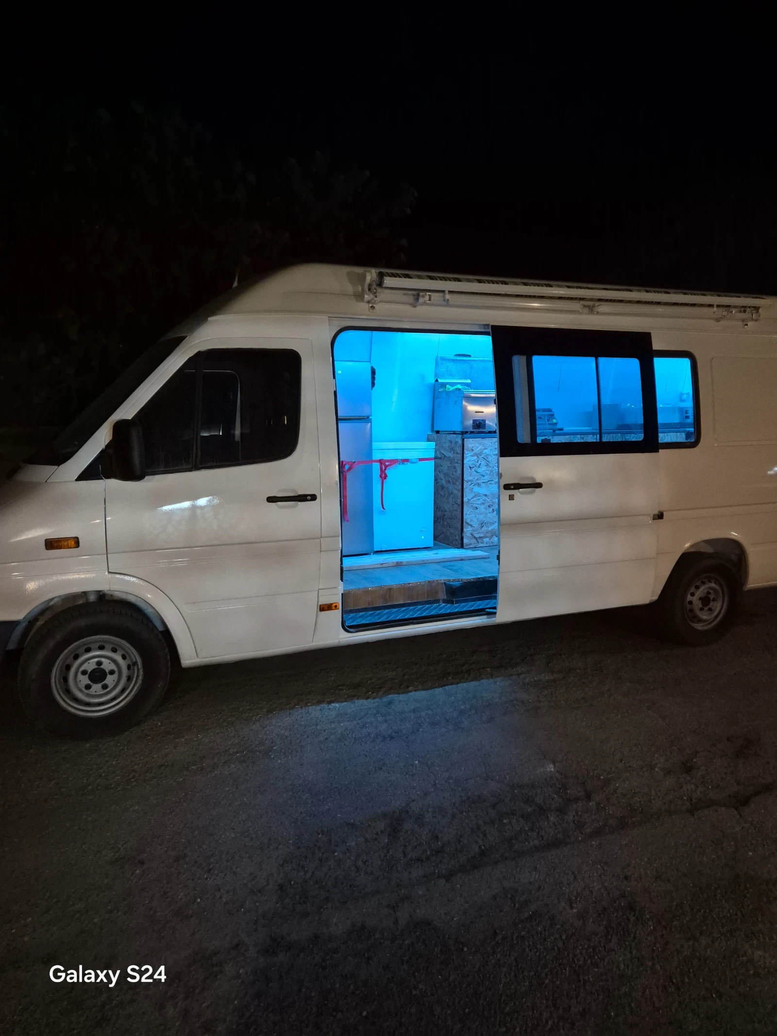 Кемпер Mercedes-Benz Sprinter, снимка 5 - Каравани и кемпери - 53708019