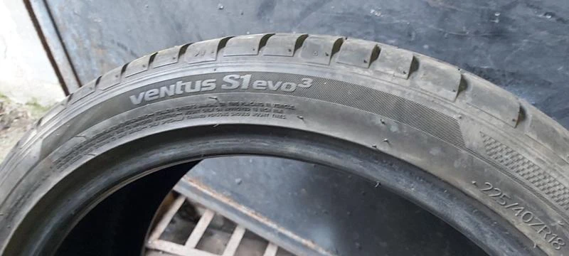 Гуми Летни 225/40R18, снимка 7 - Гуми и джанти - 35134320