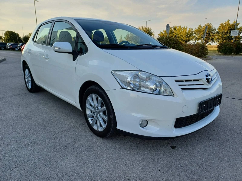 Toyota Auris 2.0 D4D 126k.s., снимка 3 - Автомобили и джипове - 46925763