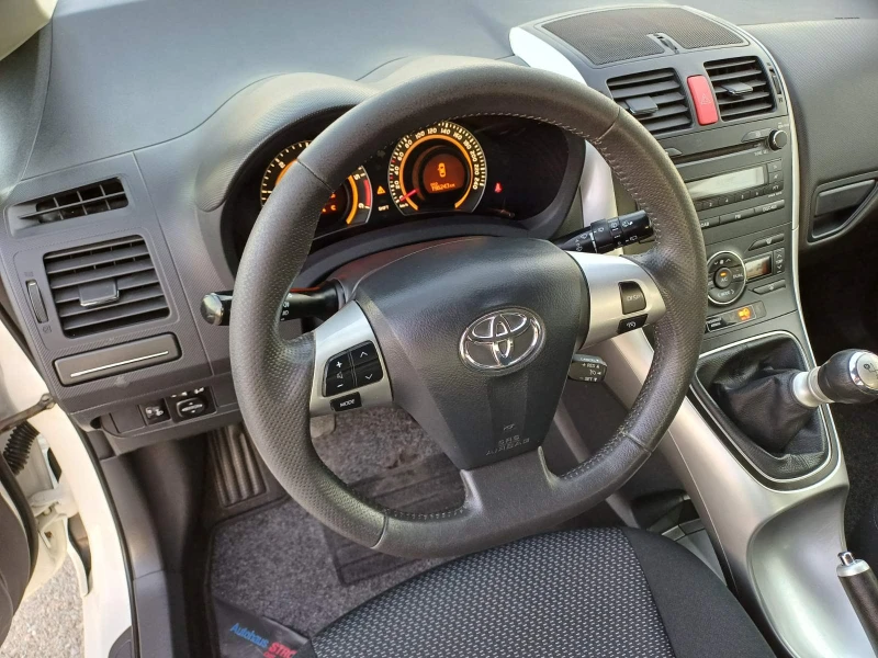 Toyota Auris 2.0 D4D 126k.s., снимка 8 - Автомобили и джипове - 46925763