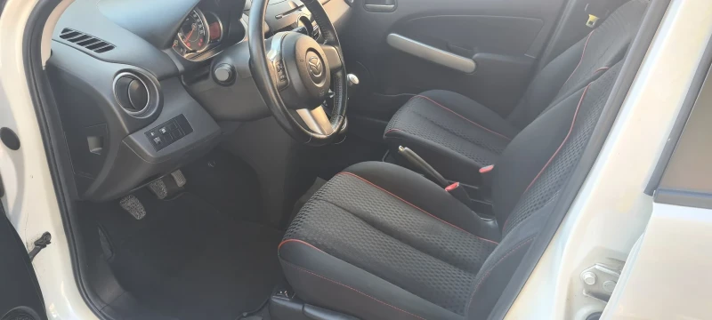 Mazda 2 От Германия Edition 75.Euro5, снимка 8 - Автомобили и джипове - 47522745