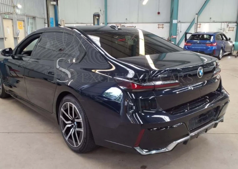 BMW 740 D* xDRIVE* M-SPORT* SKY LOUNGE* TV* , снимка 2 - Автомобили и джипове - 51836327