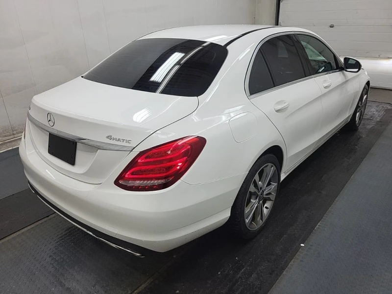 Mercedes-Benz C 300 * CARFAX * ЦЕНА ДО БГ, снимка 4 - Автомобили и джипове - 53077207
