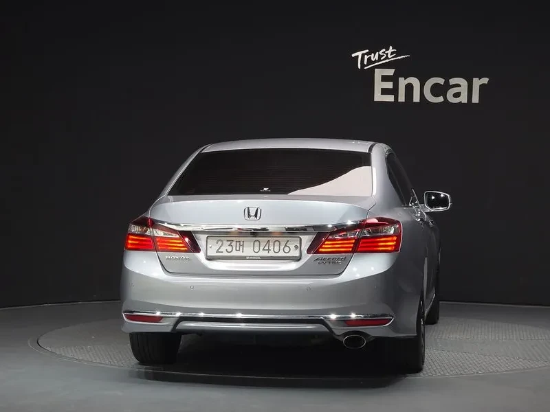 Honda Accord 2.4 9Th Generation, снимка 11 - Автомобили и джипове - 56021172