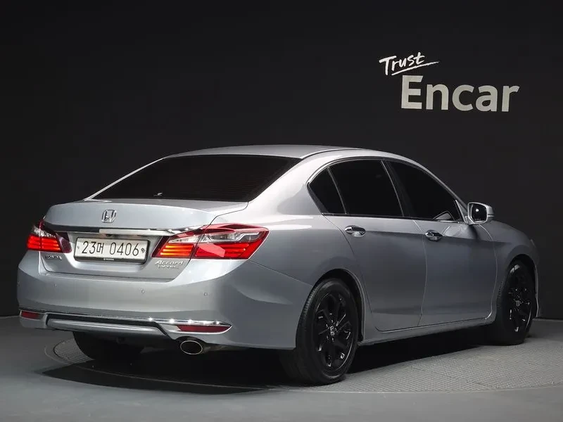 Honda Accord 2.4 9Th Generation, снимка 4 - Автомобили и джипове - 56021172