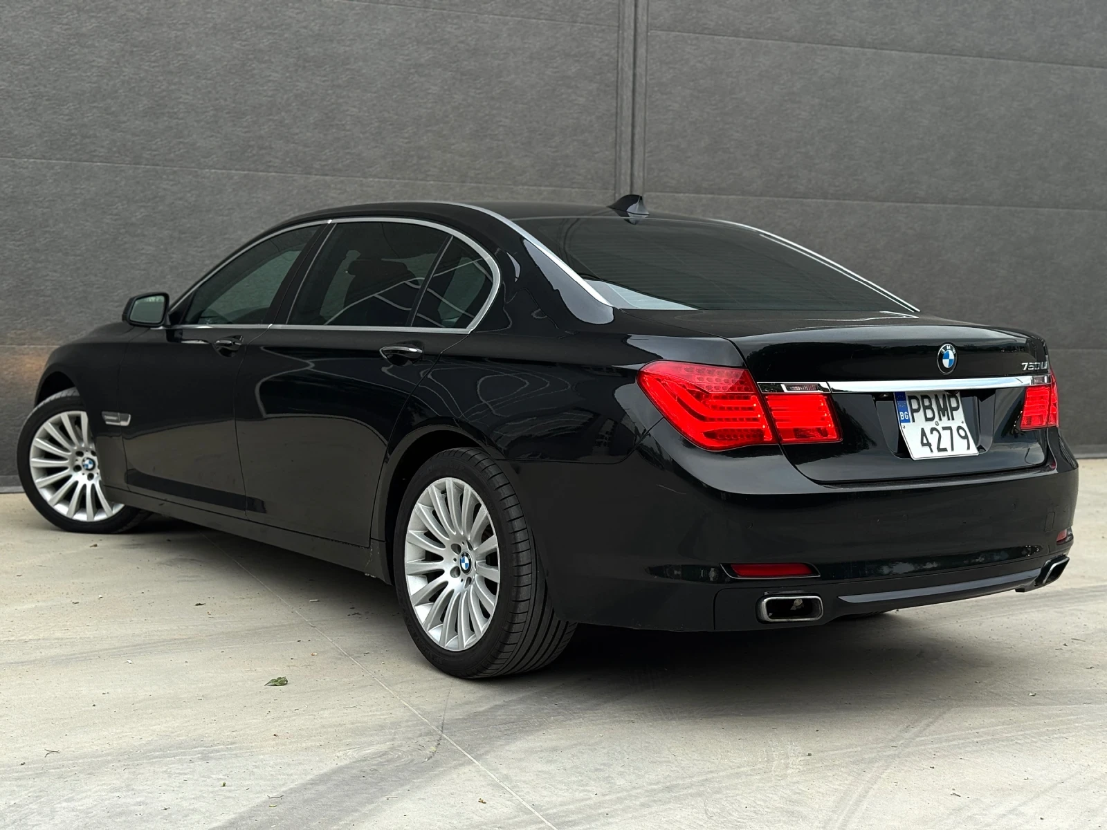 BMW 750 Long * * Нов двигател* * Пълна сервизна история - изображение 6