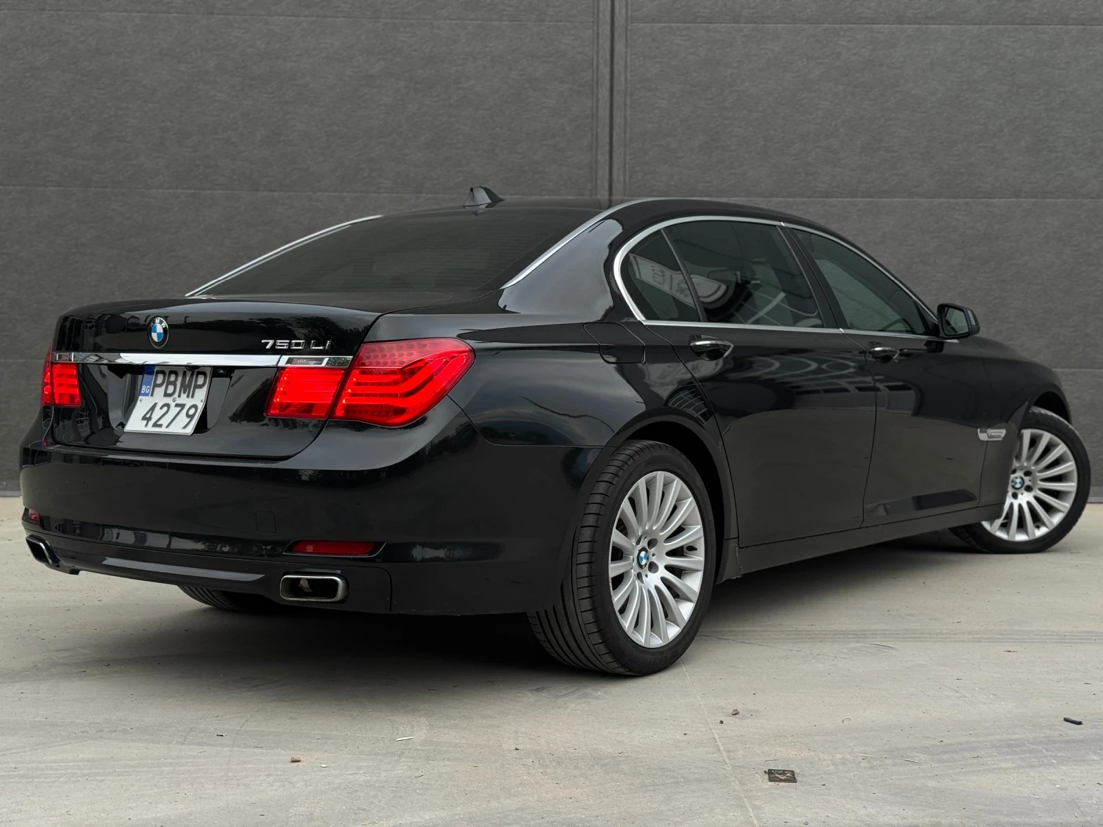 BMW 750 Long * * Нов двигател* * Пълна сервизна история - изображение 4