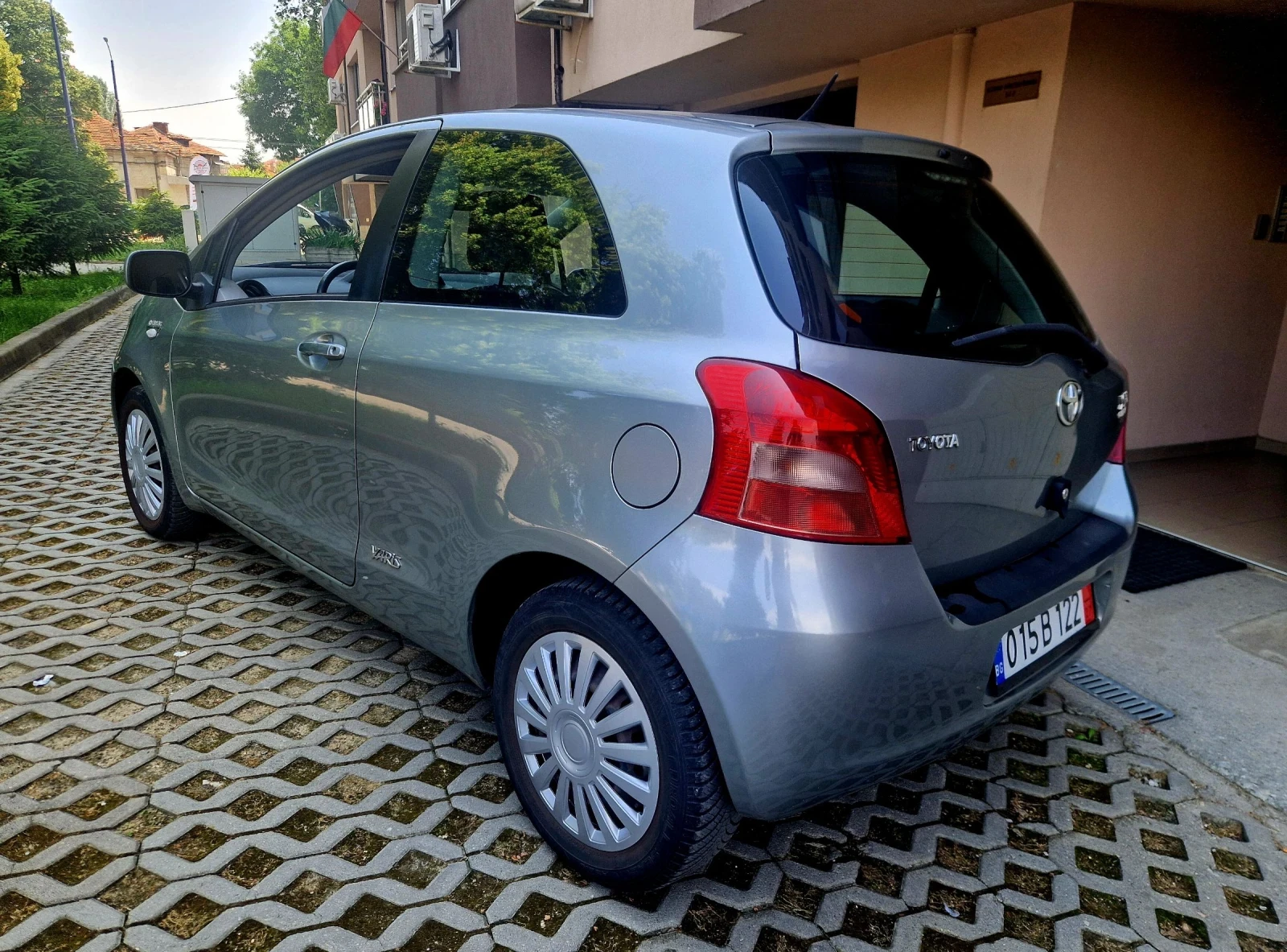 Toyota Yaris 1.3 - изображение 4
