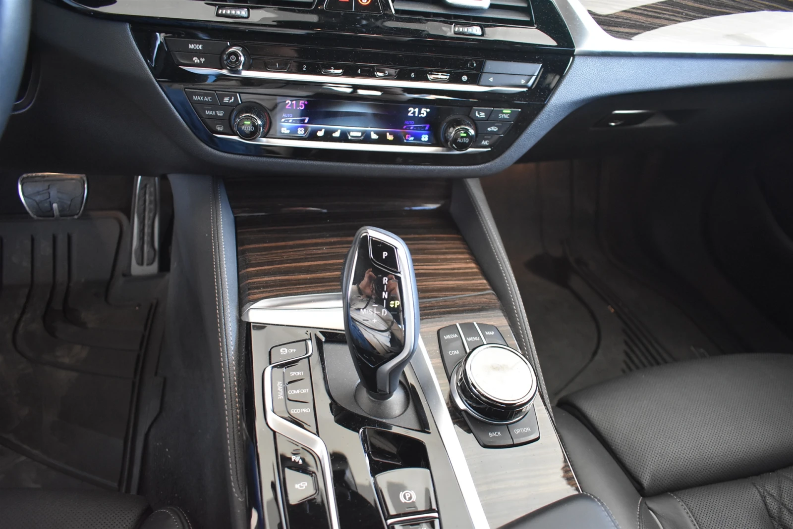 BMW 550 xDrive Sedan, снимка 12 - Автомобили и джипове - 53721334