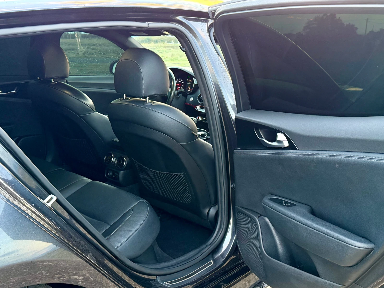 Kia Stinger, снимка 9 - Автомобили и джипове - 54168748