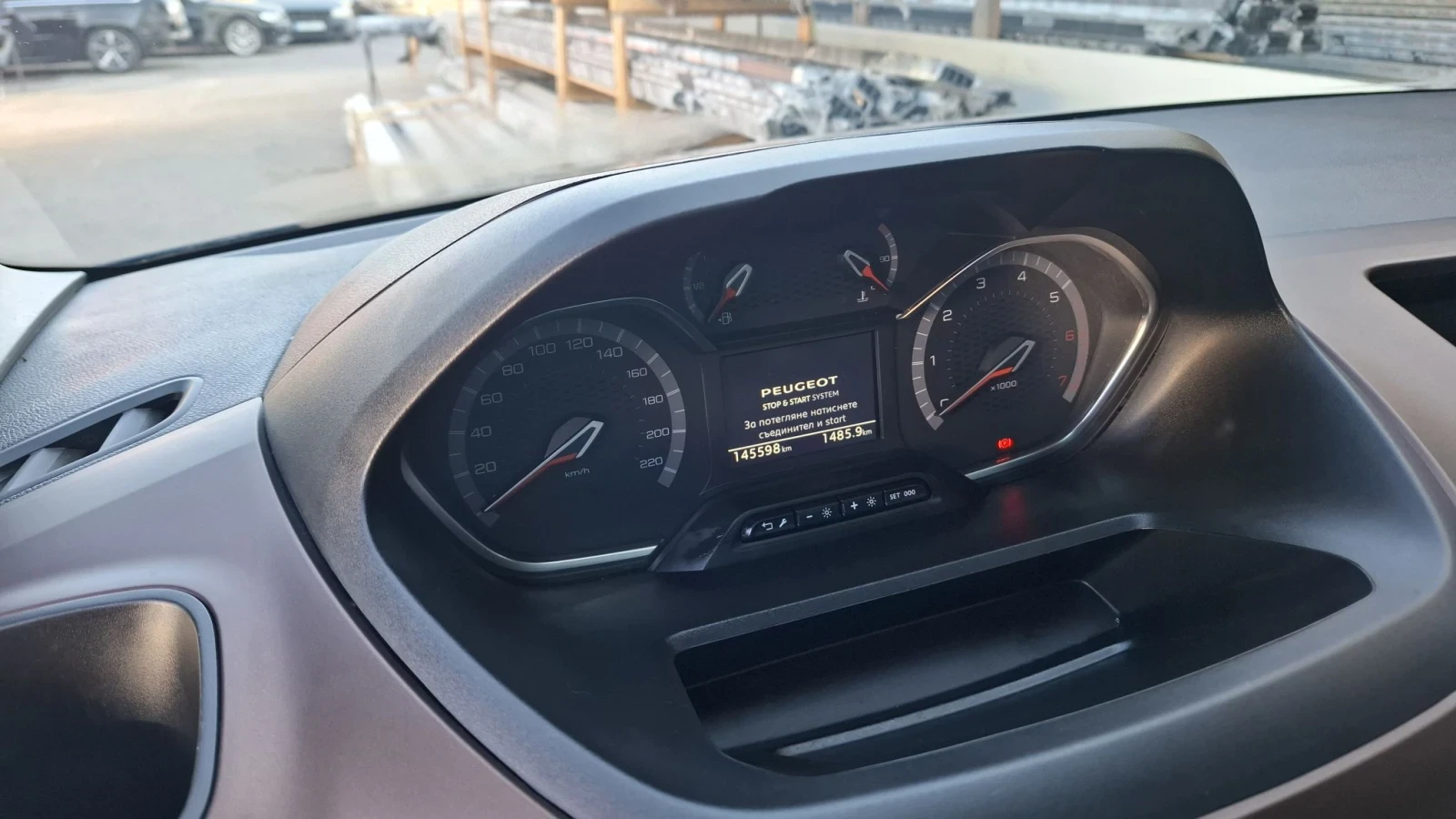 Peugeot Rifter Панорама, снимка 8 - Автомобили и джипове - 56378388