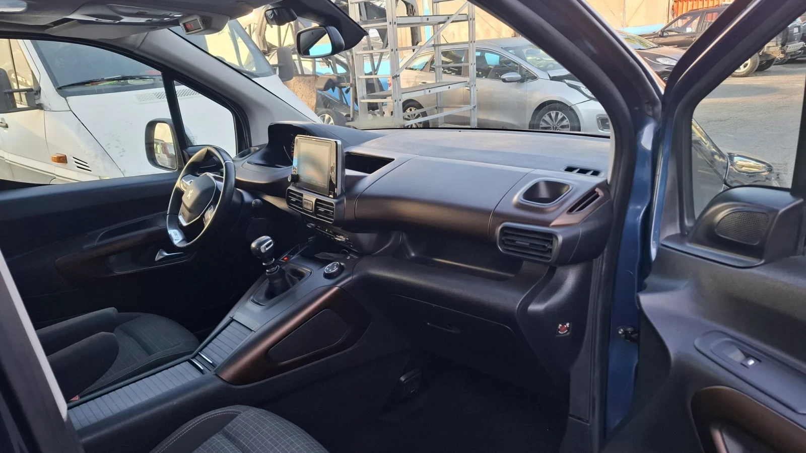 Peugeot Rifter Панорама, снимка 13 - Автомобили и джипове - 56378388
