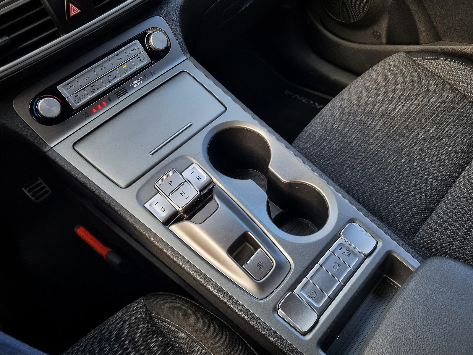 Hyundai Kona 64kw / SOH 100% / Термопомпа, снимка 11 - Автомобили и джипове - 53758019