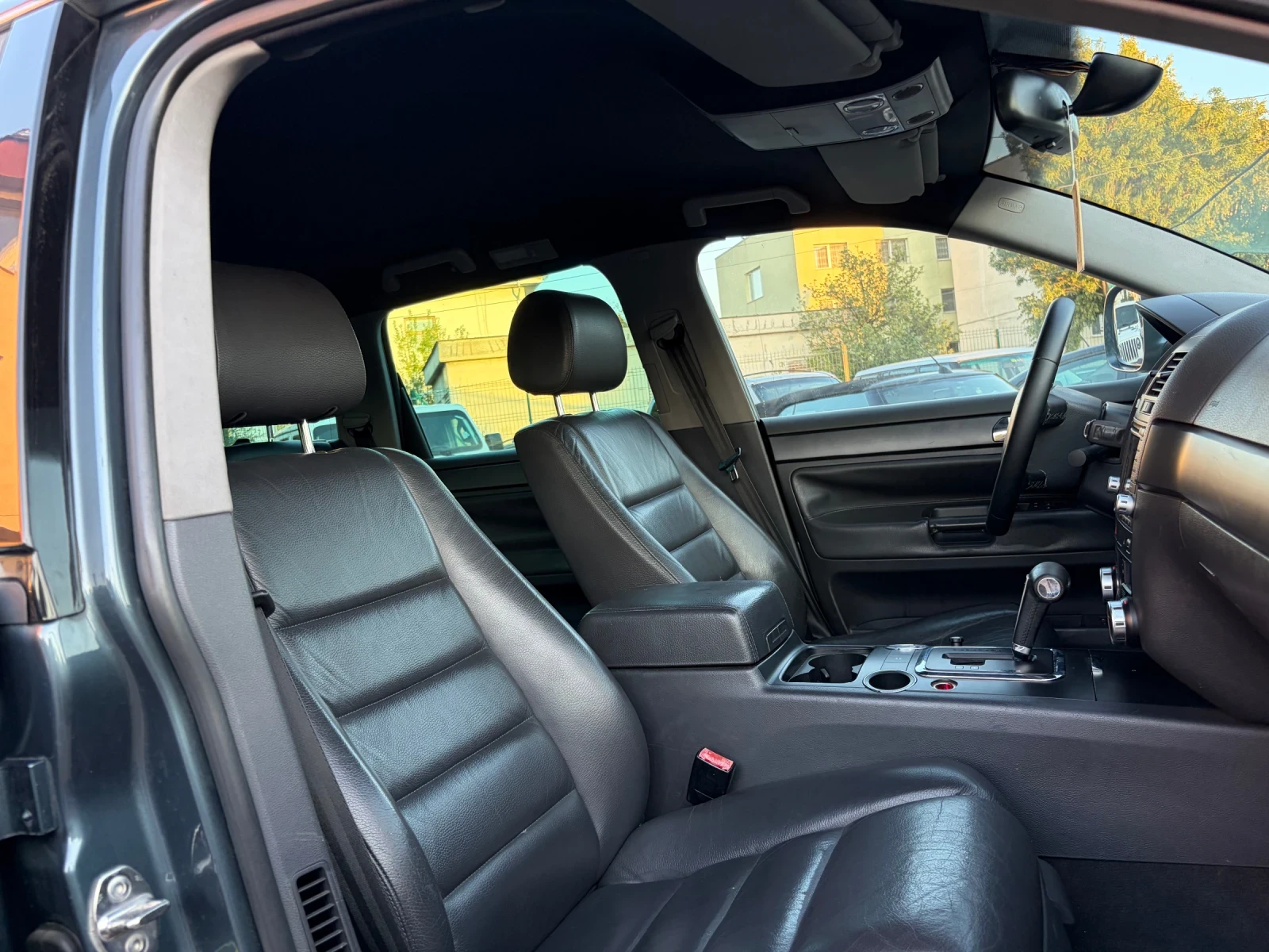 VW Touareg, снимка 13 - Автомобили и джипове - 55240440