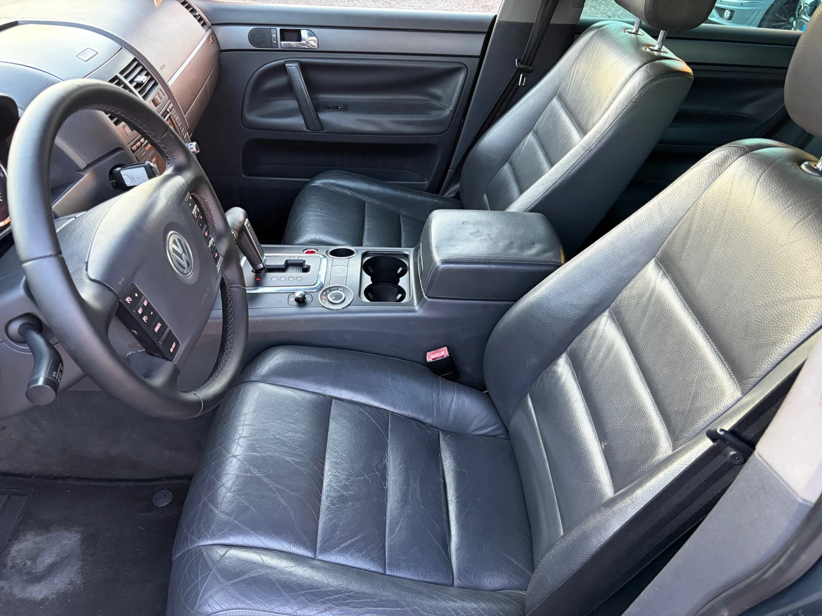 VW Touareg, снимка 9 - Автомобили и джипове - 55240440