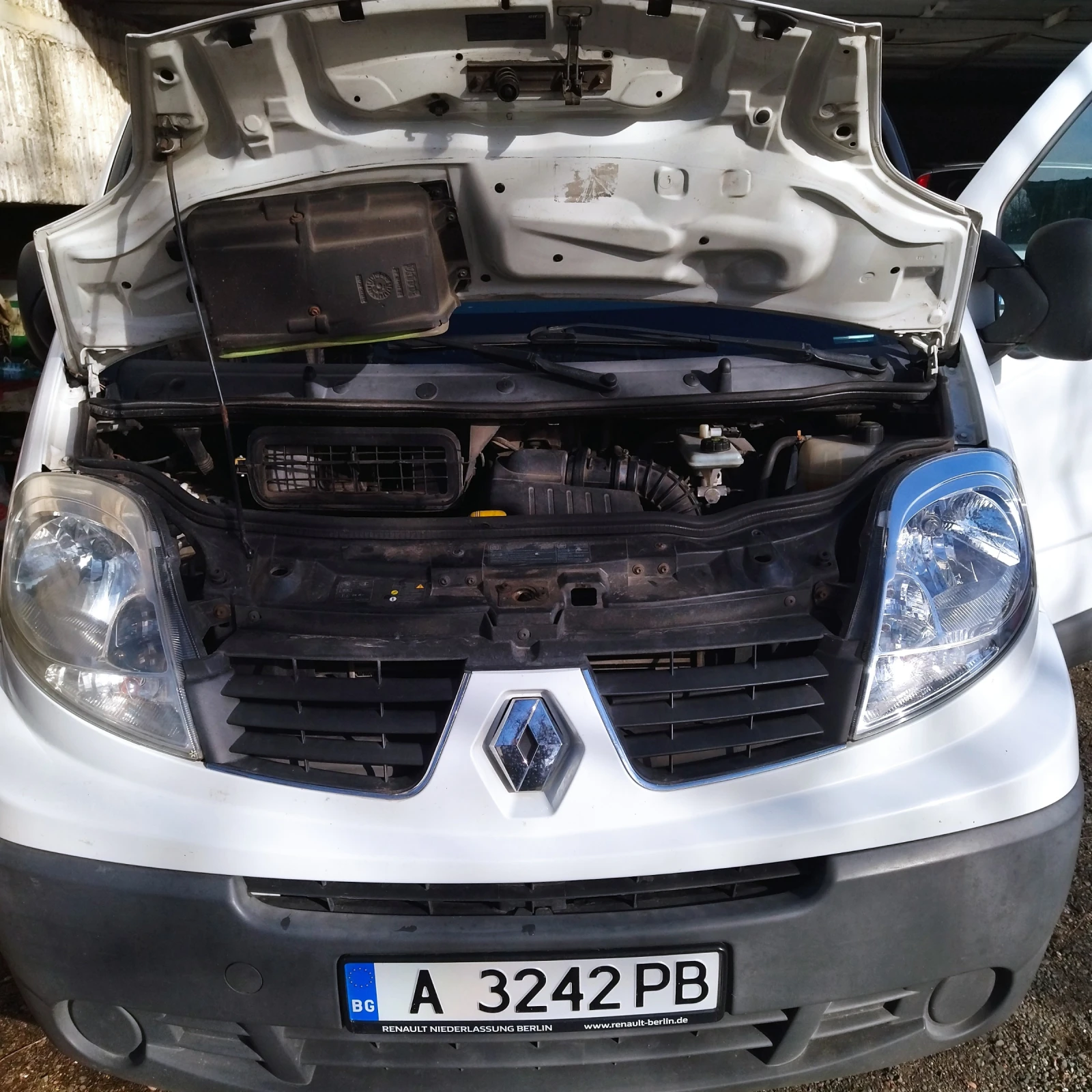 Renault Trafic 2.0, снимка 9 - Бусове и автобуси - 54398982