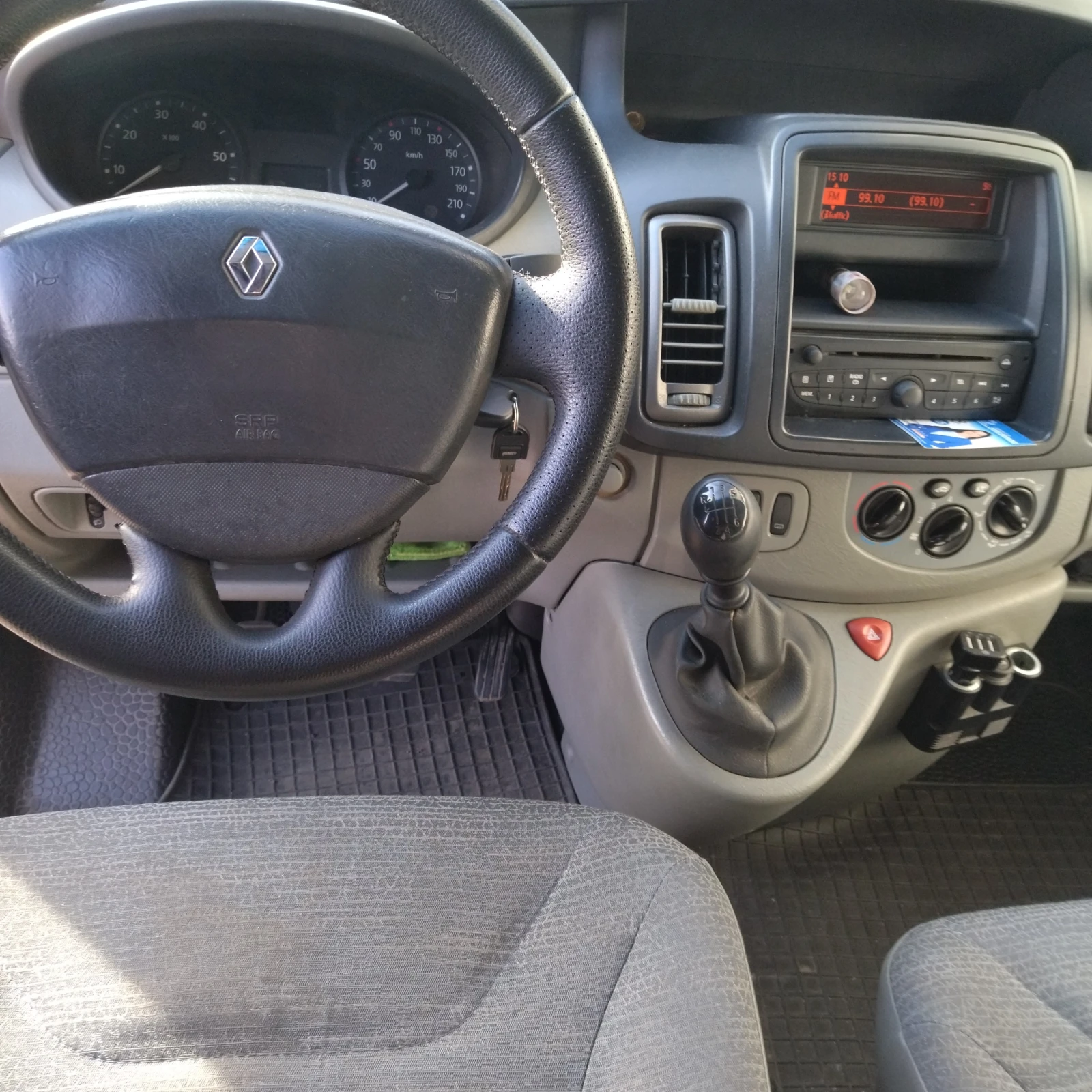 Renault Trafic 2.0, снимка 5 - Бусове и автобуси - 54398982