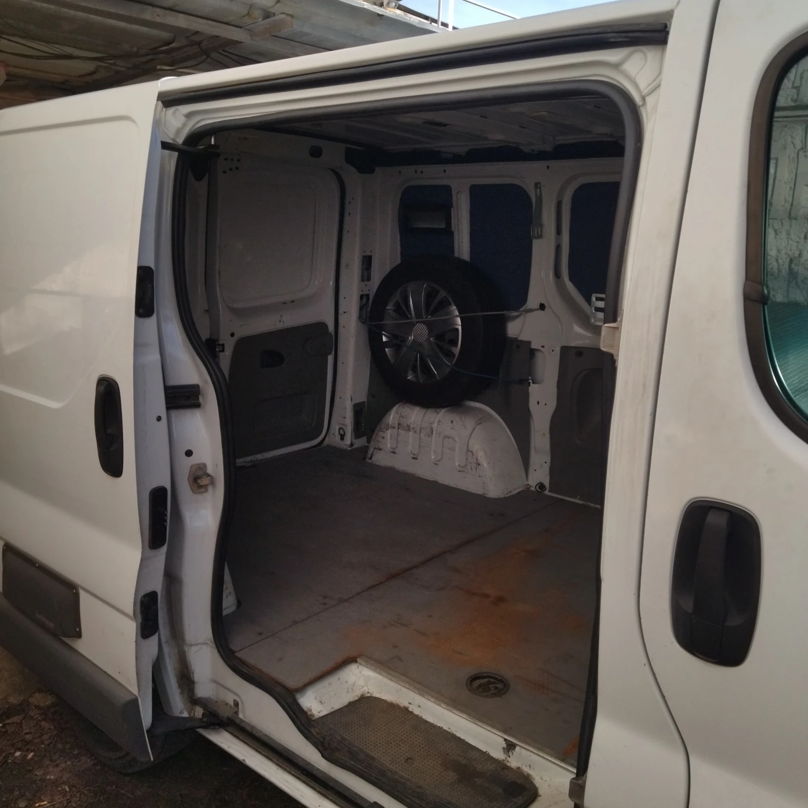 Renault Trafic 2.0, снимка 4 - Бусове и автобуси - 54398982