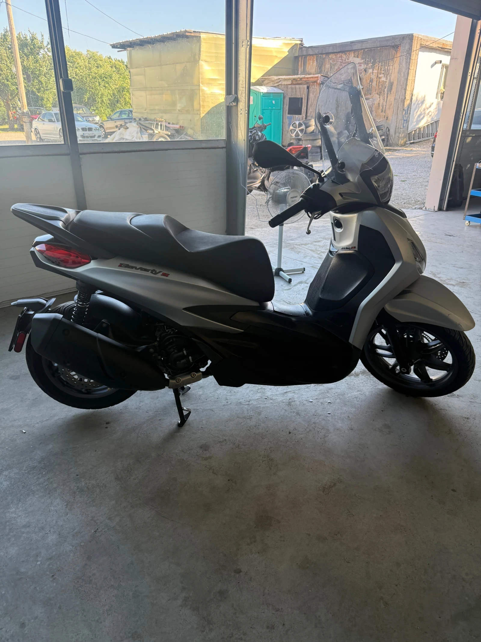 Piaggio Beverly S-300 HPE, ABS, TCS-2024г, снимка 8 - Мотоциклети и мототехника - 55157021