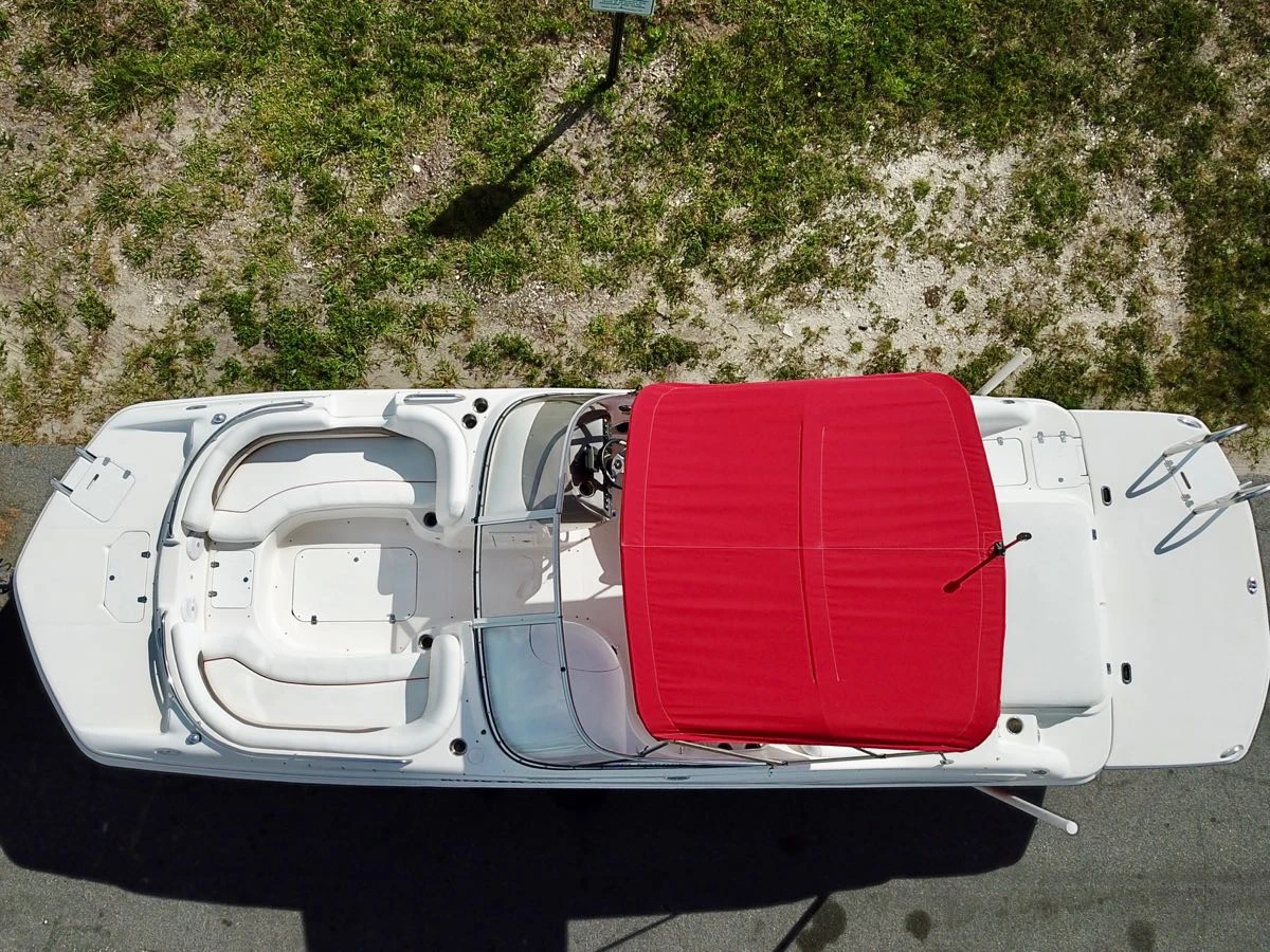 Моторна яхта Rinker 246 CAPTIVA - изображение 4