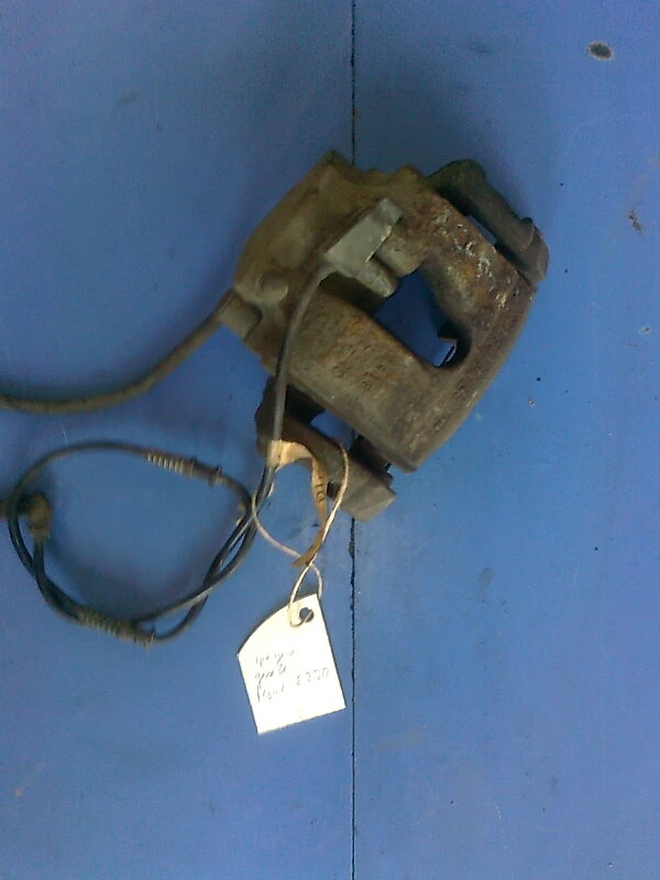 Преден десен спирачен апарат за Мерцедес Е220 ЦДИ 143к.с