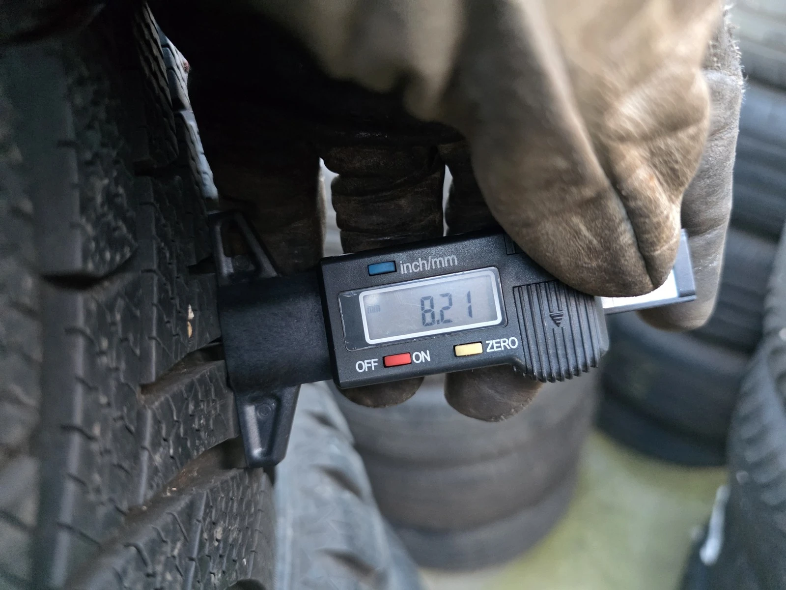 Гуми Зимни 235/50R19, снимка 5 - Гуми и джанти - 56724711